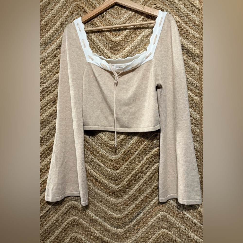 Dee Elly Women's Crop Beige Sweater Bell Sleeves,White Scallop Trim,Size XL,NWT